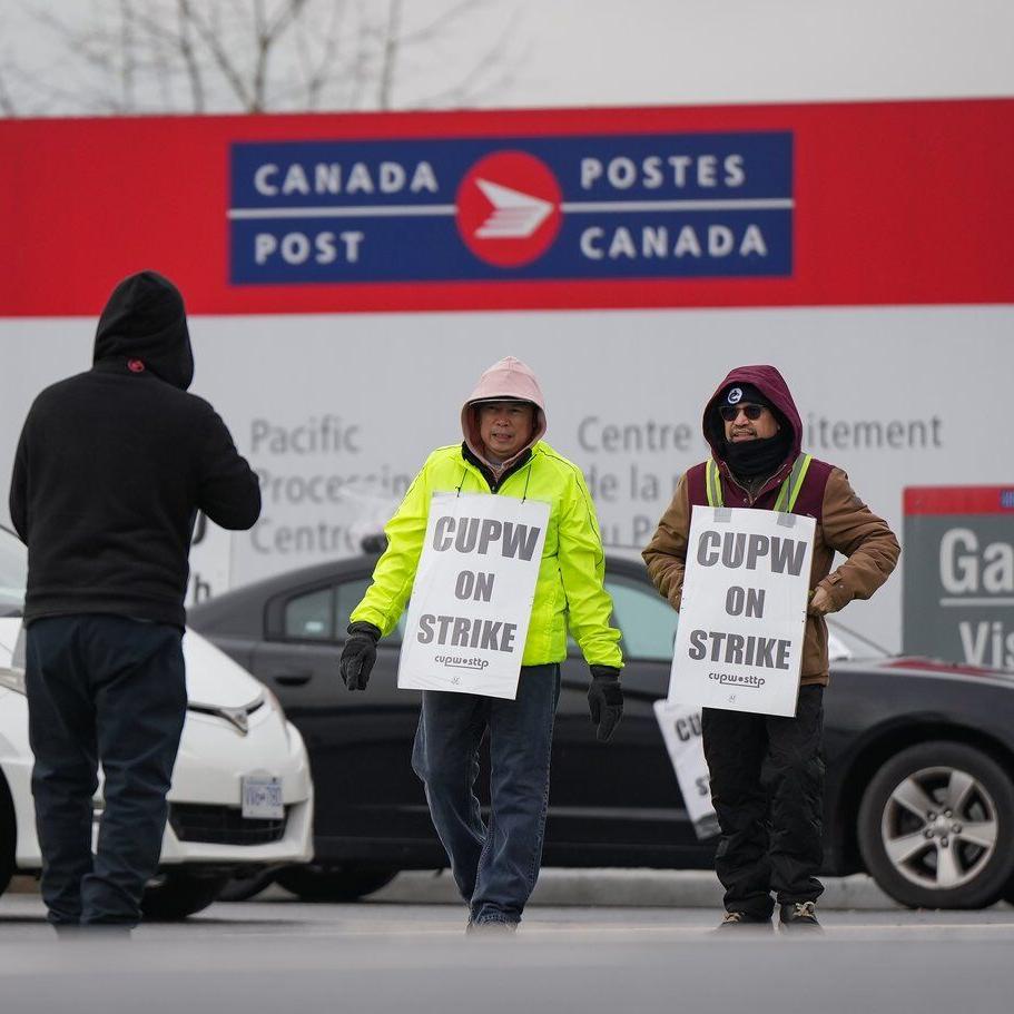 Settlement reached in complaint over Canada Post layoffs as strike hits four weeks